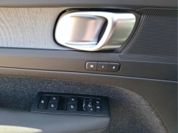 Volvo XC40 Core Bright Theme B5 AWD 2025