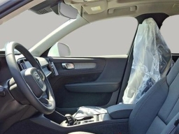 Volvo XC40 Core Bright Theme B5 AWD 2025