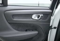 Volvo XC40 Core B5 AWD 2026