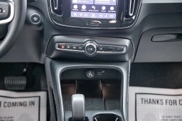 Volvo XC40 Core B5 AWD 2026