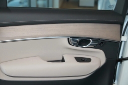 Volvo XC90 Plus B5 AWD 7-Seater 2026