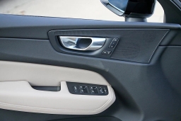 Volvo XC60 Plus B5 AWD 2026