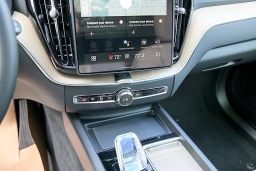 Volvo XC60 Plus B5 AWD 2026