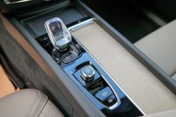 Volvo XC60 Plus B5 AWD 2026