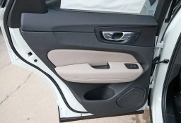 Volvo XC60 Plus B5 AWD 2026