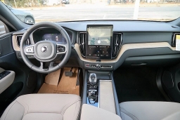 Volvo XC60 Plus B5 AWD 2026