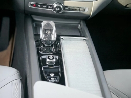 Volvo XC60 Plus B5 AWD 2026