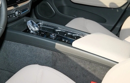 Volvo XC60 Plus B5 AWD 2026