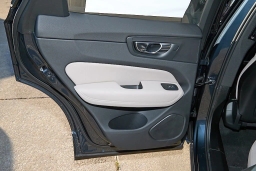 Volvo XC60 Plus B5 AWD 2026