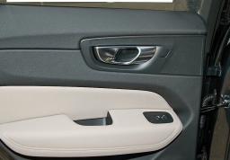 Volvo XC60 Plus B5 AWD 2026