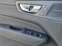 Volvo XC60 Plus B5 AWD 2026