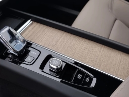 Volvo XC60 Plus B5 AWD 2026