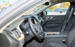 Volvo XC60 Plus B5 AWD 2026