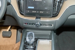 Volvo XC60 Plus B5 AWD 2026