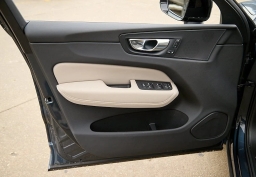 Volvo XC60 Plus B5 AWD 2026