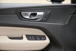 Volvo XC60 Plus B5 AWD 2026