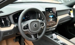 Volvo XC60 Plus B5 AWD 2026