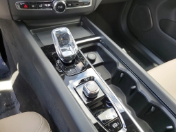 Volvo XC60 Plus B5 AWD 2026