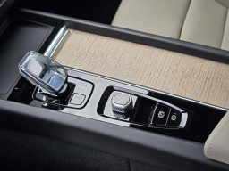 Volvo XC60 Plus B5 AWD 2026