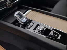 Volvo XC60 Plus B5 AWD 2026