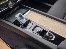 Volvo XC60 Plus B5 AWD 2026