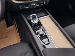 Volvo XC60 Plus B5 AWD 2026