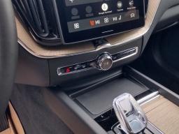 Volvo XC60 Plus B5 AWD 2026