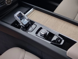 Volvo XC60 Plus B5 AWD 2026