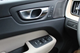 Volvo XC60 Plus B5 AWD 2026