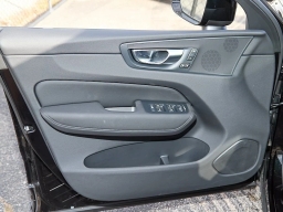 Volvo XC60 Plus B5 AWD 2026