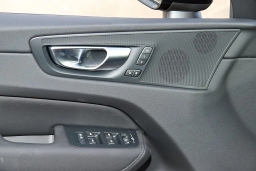 Volvo XC60 Plus B5 AWD 2026