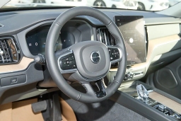 Volvo XC60 Plus B5 AWD 2026