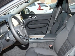 Volvo XC60 Plus B5 AWD 2026