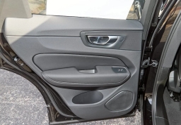 Volvo XC60 Plus B5 AWD 2026