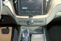 Volvo XC60 Plus B5 AWD 2026