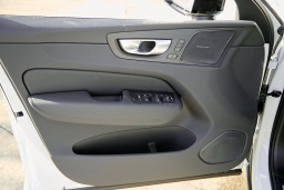 Volvo XC60 Plus B5 AWD 2026