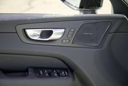 Volvo XC60 Plus B5 AWD 2026