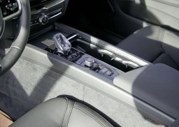 Volvo XC60 Plus B5 AWD 2026