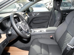 Volvo XC60 Plus B5 AWD 2026