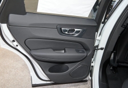 Volvo XC60 Plus B5 AWD 2026