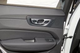 Volvo XC60 Plus B5 AWD 2026