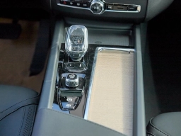 Volvo XC60 Plus B5 AWD 2026