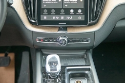 Volvo XC60 Plus B5 AWD 2026