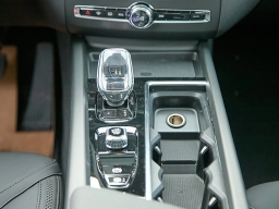 Volvo XC60 Plus B5 AWD 2026