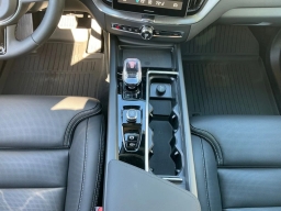 Volvo XC60 Ultra Black Edition B5 AWD 2026