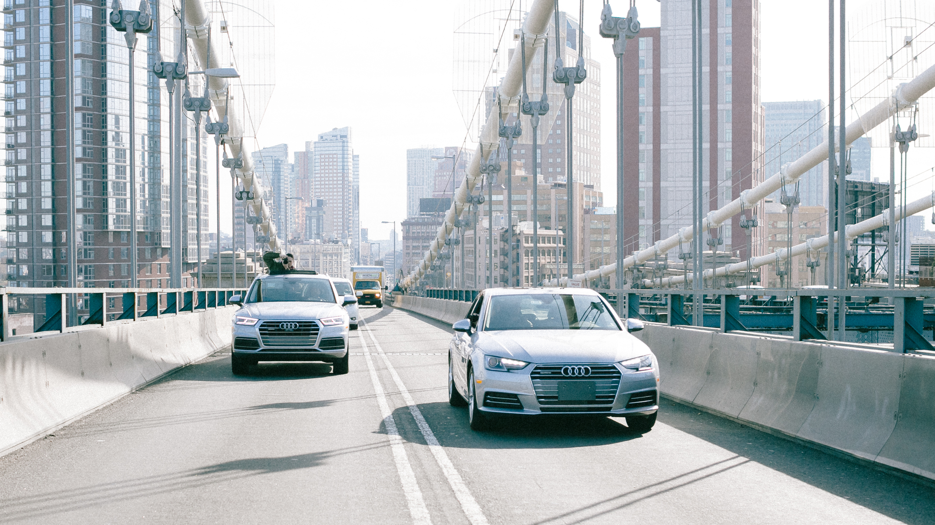 Cars on the New York bridge