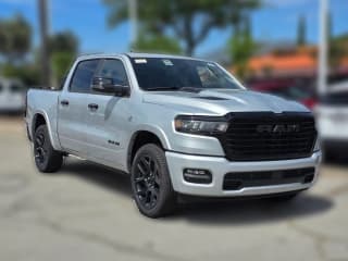 Ram 1500 Laramie 4x4 Crew Cab 5'7" Box Ram 1500 Laramie 4x4 Crew Cab 5'7" Box