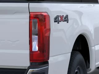 Ford Super Duty F-250 SRW XL 4WD Crew Cab 8' Box