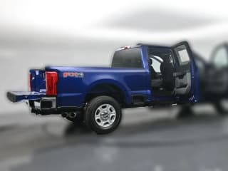Ford Super Duty F-250 SRW XLT 4WD Crew Cab 6.75' Box