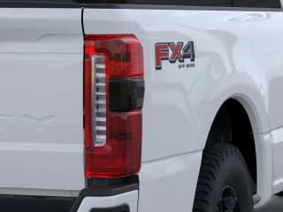 Ford Super Duty F-250 SRW XL 4WD Crew Cab 8' Box
